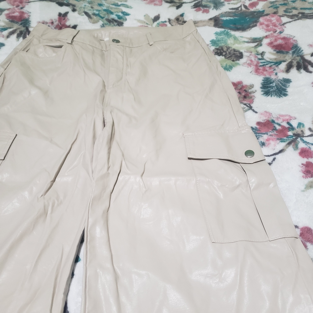 Entro Faux Leather Wide Leg Cargo Pants Beige Cream Size M - Picture 5 of 12